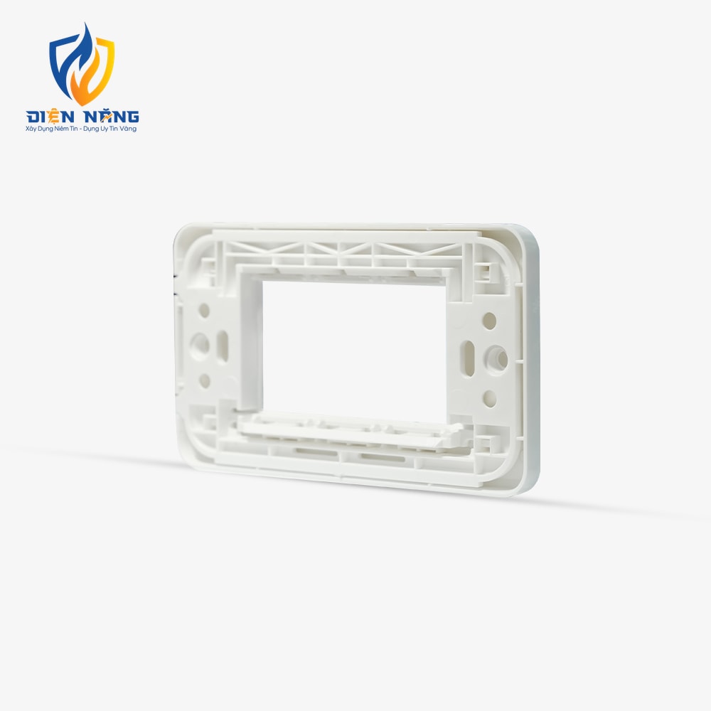 Mặt công tắc ổ cắm âm tường 3 hạt MOC02 70x120x9/3H - anh 5