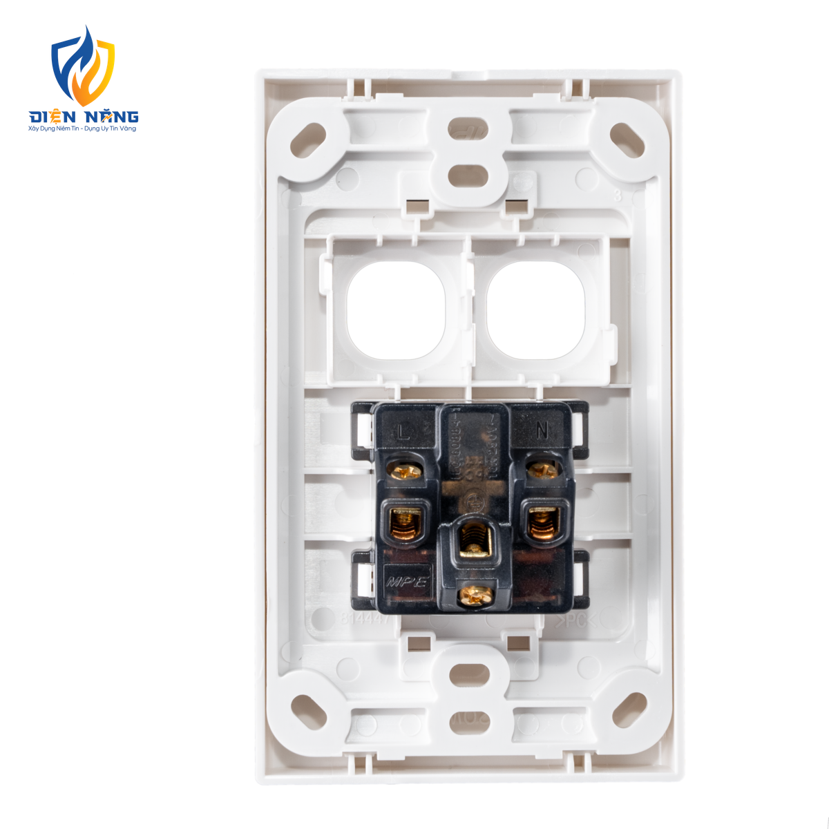 Ổ cắm đơn đa năng 16A + 2 Lỗ mã A20USMXXN - anh 3