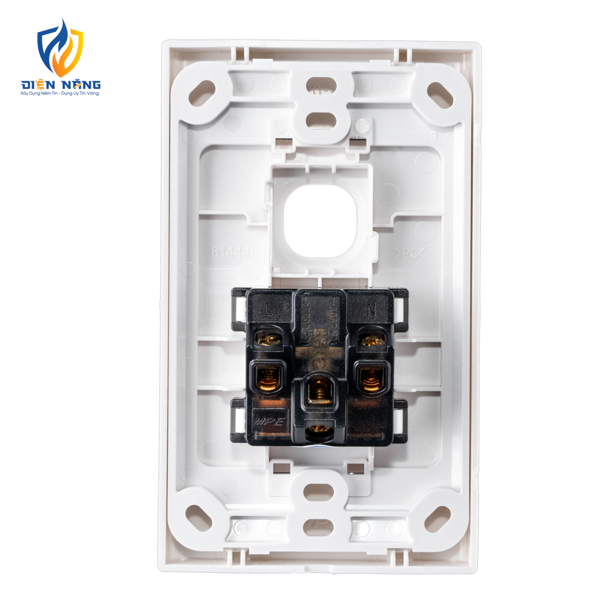 Ổ cắm đơn đa năng 16A + 1 Lỗ mã A20USMXN - anh 3