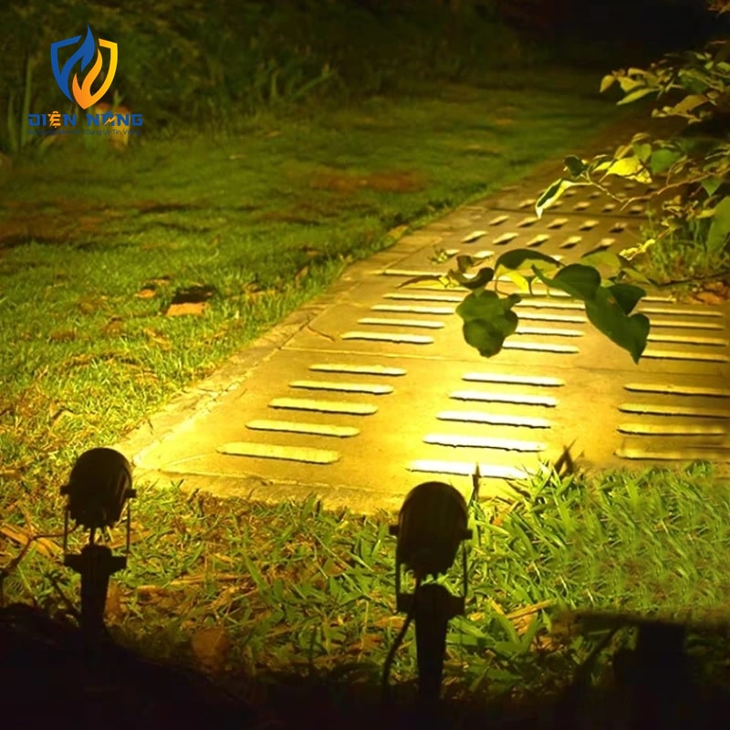 Đèn led cắm cỏ - anh 3