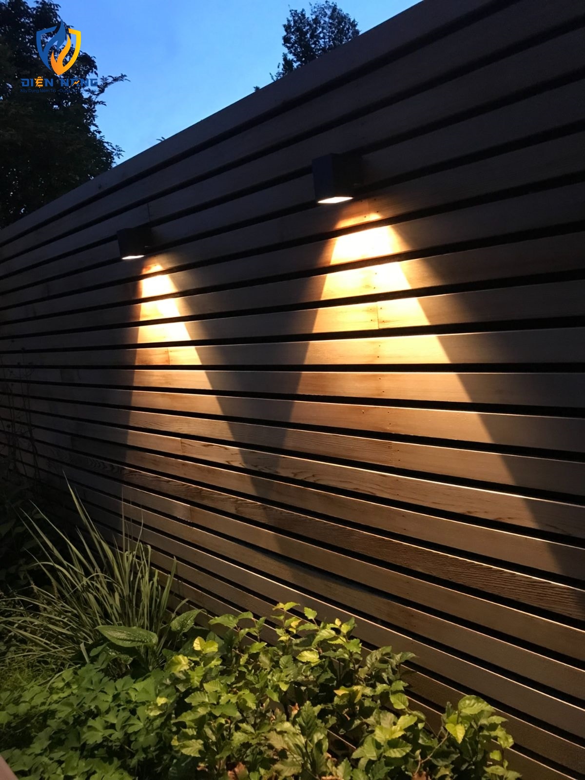 Đèn led gắn tường ngoài trời 121 - anh 3